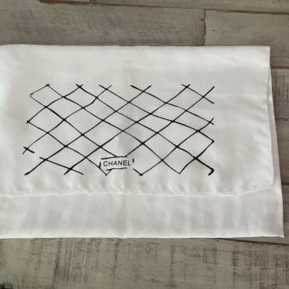 CHANEL Pink Tweed Cosmetic Pouch - Picture 9 of 14